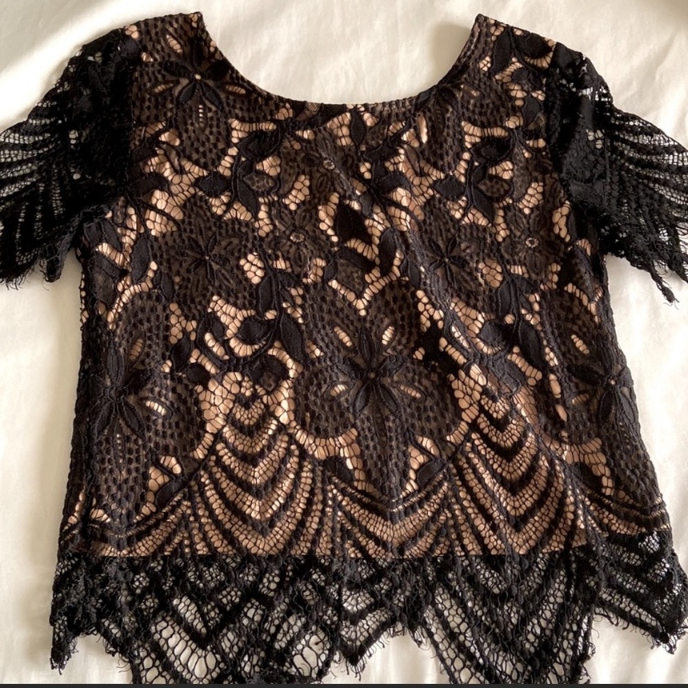 Top. - Picture 2 of 2